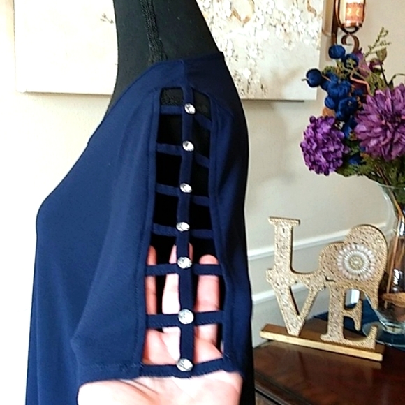 Navy Blue Elbow Sleeves Embellished Top By 89th & Madison. Size M - Picture 3 of 17